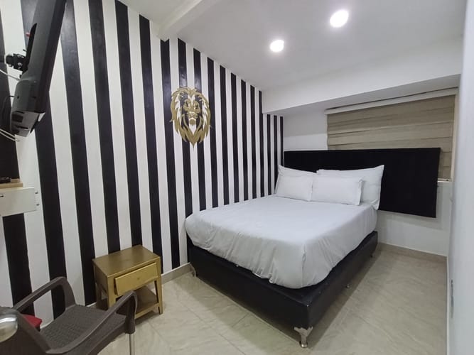 Casa de 11 alcobas en arriendo en El Poblado, Medellín, 500 m² · foto 7 de 19
