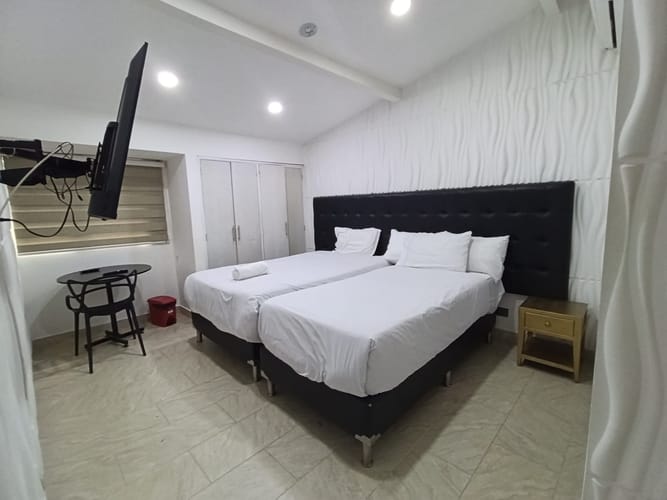 Casa de 11 alcobas en arriendo en El Poblado, Medellín, 500 m² · foto 8 de 19