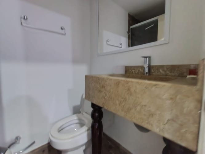 Casa de 11 alcobas en arriendo en El Poblado, Medellín, 500 m² · foto 9 de 19