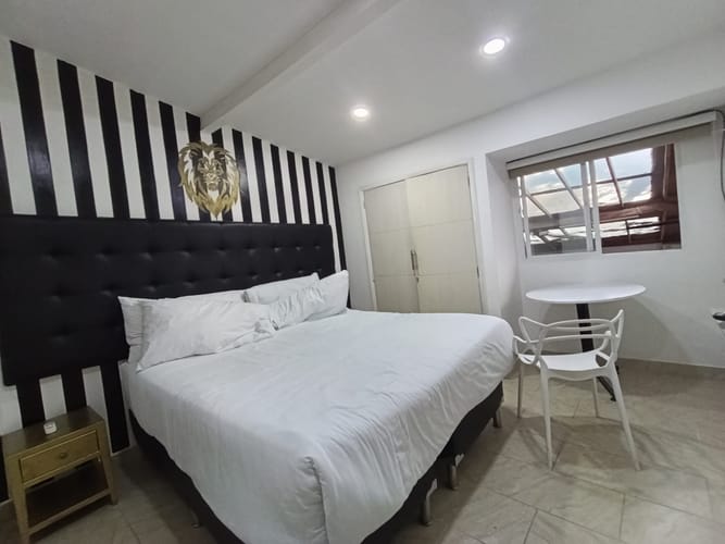 Casa de 11 alcobas en arriendo en El Poblado, Medellín, 500 m² · foto 10 de 19