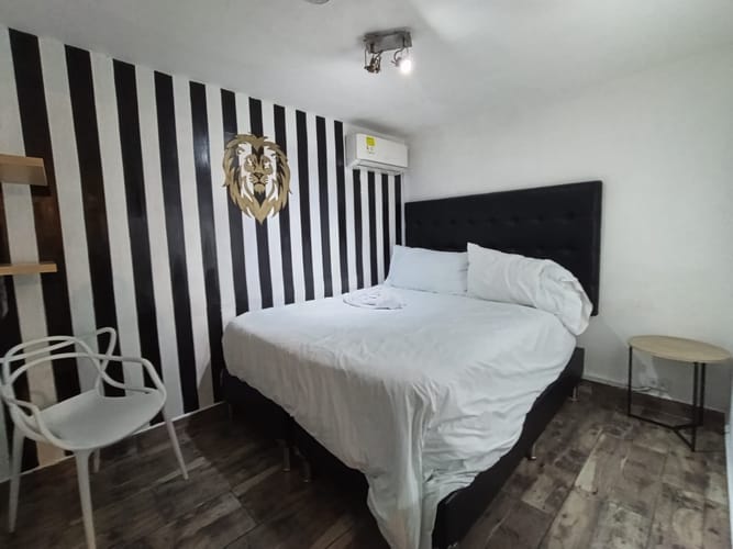 Casa de 11 alcobas en arriendo en El Poblado, Medellín, 500 m² · foto 13 de 19