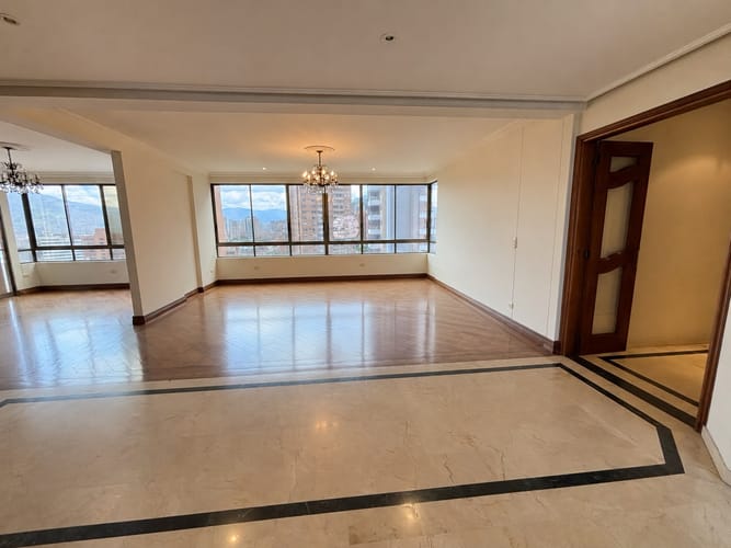 Apartamento de 3 alcobas en arriendo en El Poblado, Medellín, 208 m² · foto 2 de 20