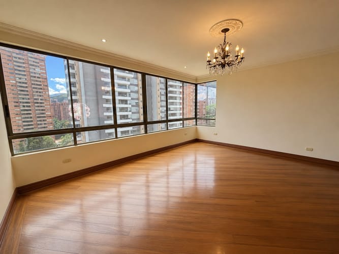 Apartamento de 3 alcobas en arriendo en El Poblado, Medellín, 208 m² · foto 4 de 20