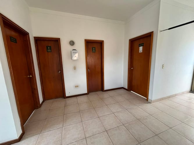 Apartamento de 3 alcobas en arriendo en El Poblado, Medellín, 208 m² · foto 5 de 20