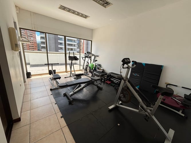 Apartamento de 3 alcobas en arriendo en El Poblado, Medellín, 208 m² · foto 9 de 20