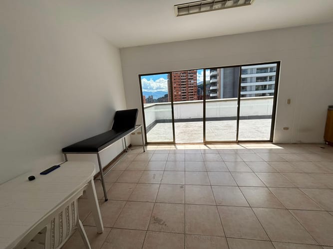 Apartamento de 3 alcobas en arriendo en El Poblado, Medellín, 208 m² · foto 10 de 20