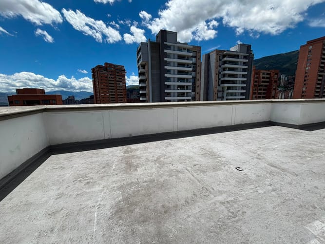 Apartamento de 3 alcobas en arriendo en El Poblado, Medellín, 208 m² · foto 15 de 20