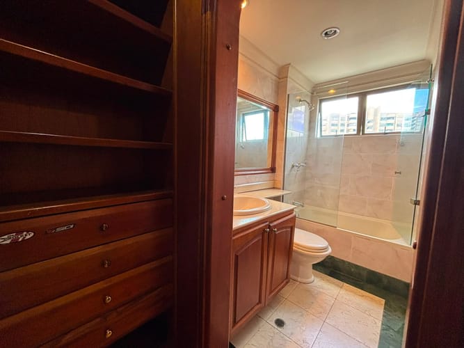 Apartamento de 3 alcobas en arriendo en El Poblado, Medellín, 208 m² · foto 16 de 20