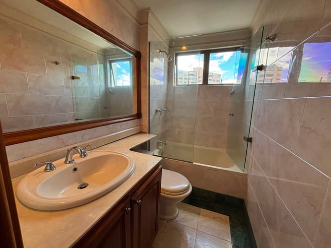 Apartamento de 3 alcobas en arriendo en El Poblado, Medellín, 208 m² · foto 20 de 20