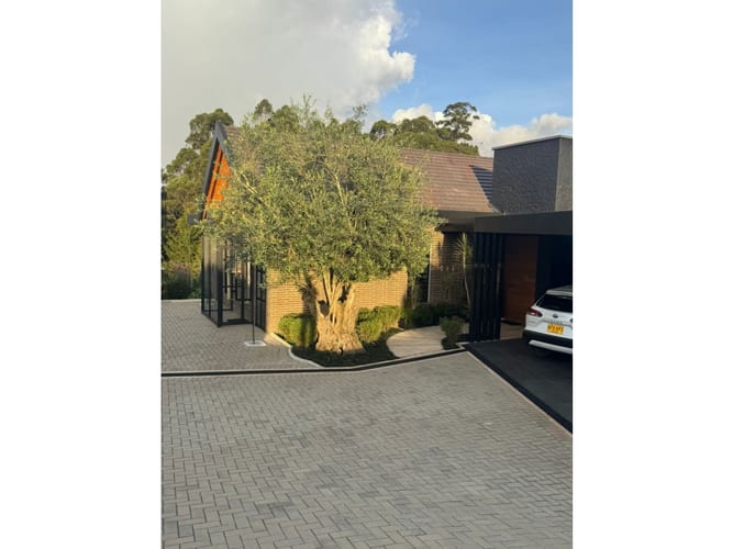 Casa de 4 alcobas en venta en Llano Grande, Rionegro, 370 m² · foto 2 de 24