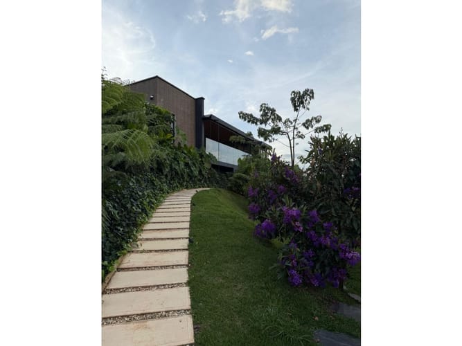 Casa de 4 alcobas en venta en Llano Grande, Rionegro, 370 m² · foto 3 de 24