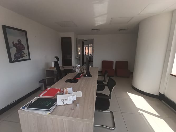 Oficina en arriendo en Las Lomas, Medellín, 291 m² · foto 2 de 20