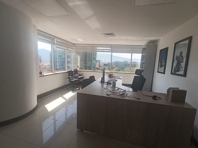 Oficina en arriendo en Las Lomas, Medellín, 291 m² · foto 3 de 20