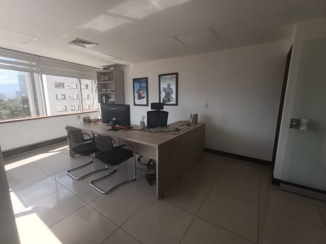 Oficina en arriendo en Las Lomas, Medellín, 291 m² · foto 4 de 20