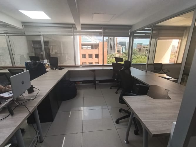 Oficina en arriendo en Las Lomas, Medellín, 291 m² · foto 8 de 20