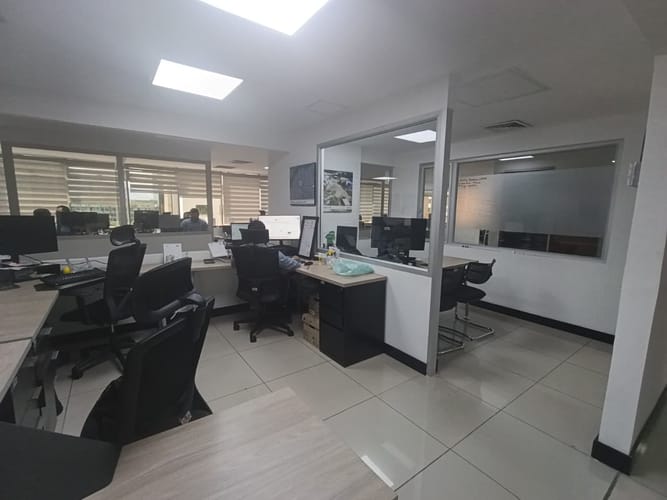 Oficina en arriendo en Las Lomas, Medellín, 291 m² · foto 9 de 20