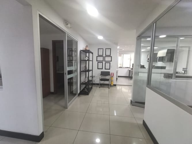 Oficina en arriendo en Las Lomas, Medellín, 291 m² · foto 10 de 20