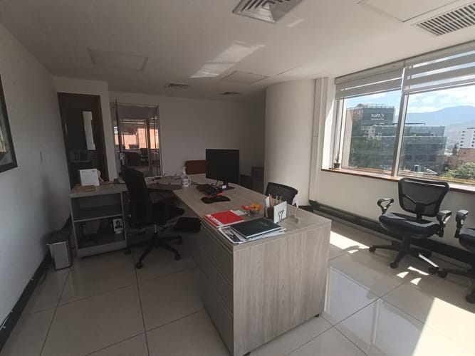 Oficina en arriendo en Las Lomas, Medellín, 291 m² · foto 18 de 20