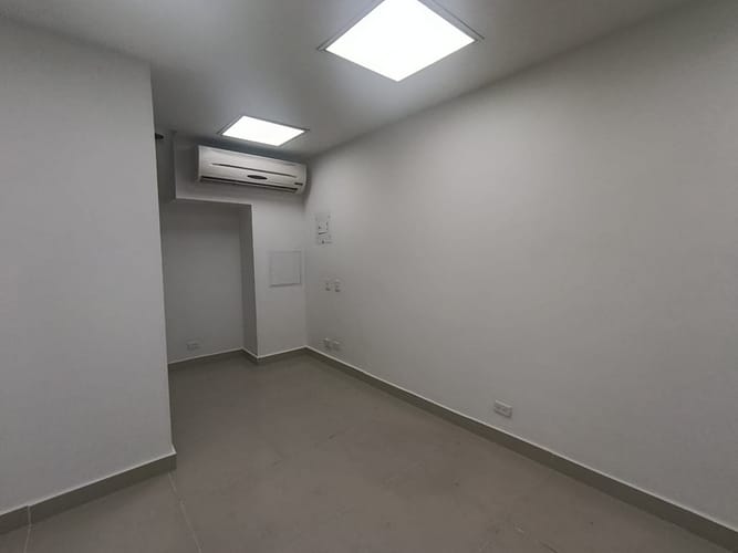 Local en arriendo en El Poblado, Medellín, 36 m² · foto 2 de 10