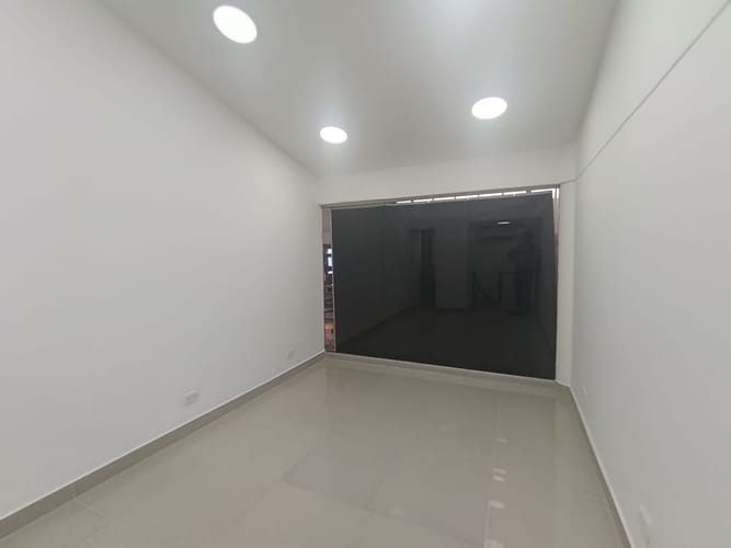 Local en arriendo en El Poblado, Medellín, 36 m² · foto 6 de 10