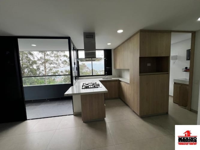 Apartamento de 3 alcobas en arriendo en Las Palmas, Medellín, 95 m² · foto 2 de 14