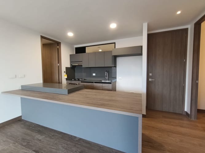 Apartamento de 2 alcobas en arriendo en El Poblado, Medellín, 106 m² · foto 5 de 15