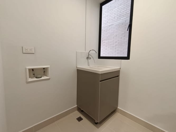 Apartamento de 2 alcobas en arriendo en El Poblado, Medellín, 106 m² · foto 7 de 15