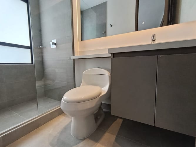 Apartamento de 2 alcobas en arriendo en El Poblado, Medellín, 106 m² · foto 9 de 15