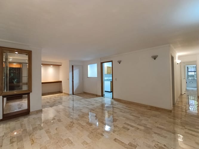 Apartamento de 3 alcobas en arriendo en El Poblado, Medellín, 124 m² · foto 2 de 15
