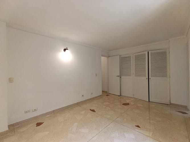 Apartamento de 3 alcobas en arriendo en El Poblado, Medellín, 124 m² · foto 5 de 15