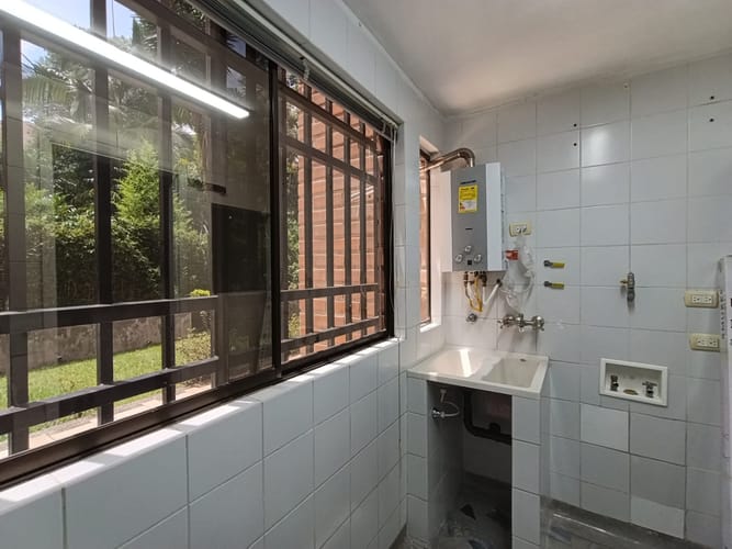 Apartamento de 3 alcobas en arriendo en El Poblado, Medellín, 124 m² · foto 14 de 15