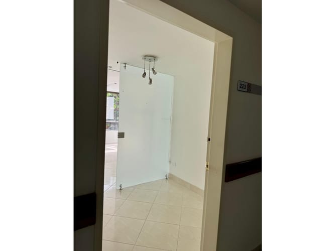 Oficina en venta en Diego Echavarría, Medellín, 26 m² · foto 2 de 12
