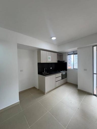 Apartamento de 3 alcobas en arriendo en Las Lomitas, Sabaneta, 82 m² · foto 2 de 12