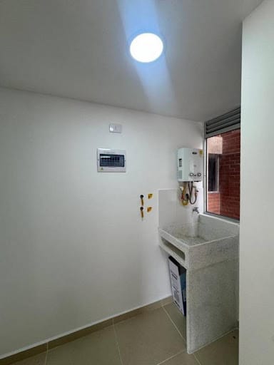 Apartamento de 3 alcobas en arriendo en Las Lomitas, Sabaneta, 82 m² · foto 3 de 12