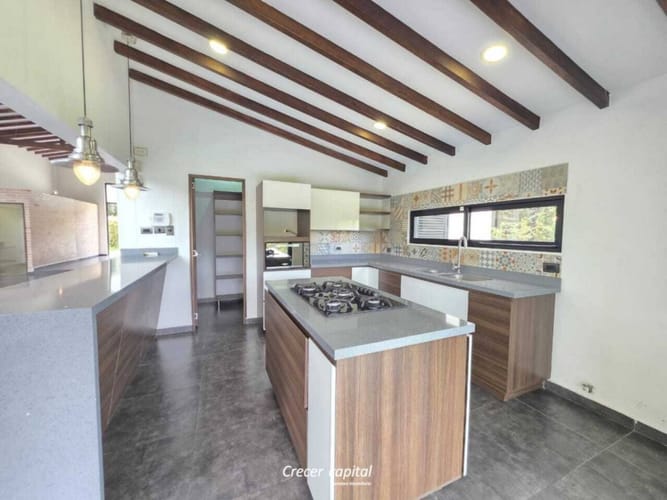 Casa de 5 alcobas en venta en Las Palmas, Envigado, 272 m² · foto 3 de 13