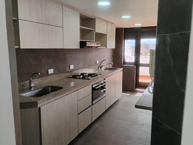 Apartamento de 2 alcobas en venta en Cedritos, Bogotá, 80 m² · foto 4 de 8