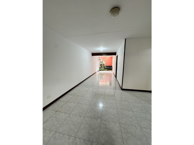 Casa de 5 alcobas en venta en Santa Anita, Cali, 250 m² · foto 5 de 22