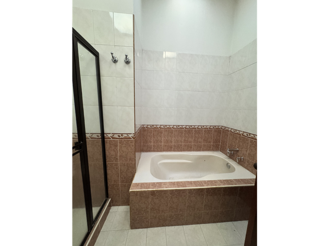 Casa de 5 alcobas en venta en Santa Anita, Cali, 250 m² · foto 10 de 22