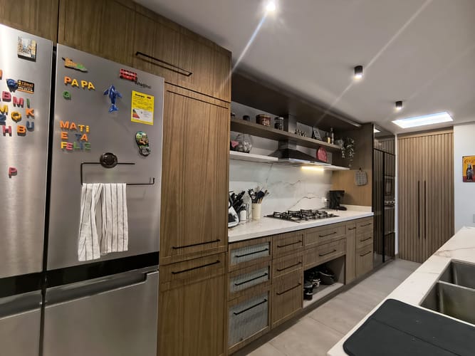 Casa de 6 alcobas en arriendo en Las Lomas, Medellín, 300 m² · foto 4 de 20