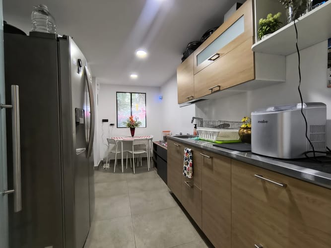 Casa de 6 alcobas en arriendo en Las Lomas, Medellín, 300 m² · foto 5 de 20