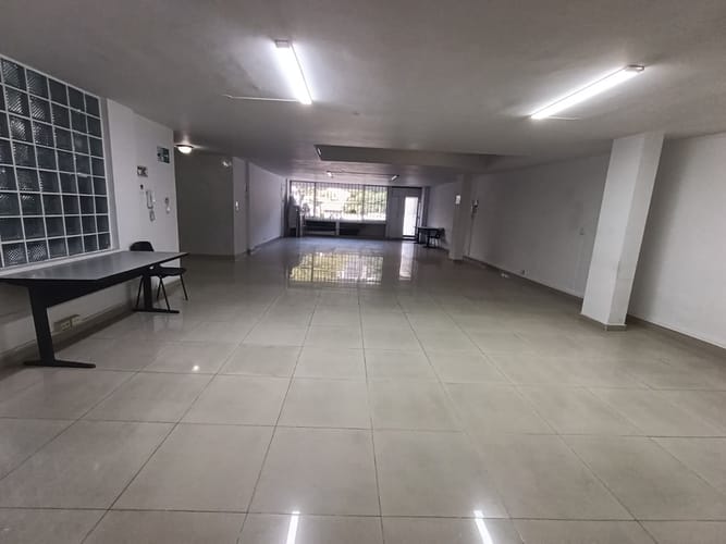 Oficina en arriendo en El Poblado, Medellín, 108 m² · foto 2 de 8