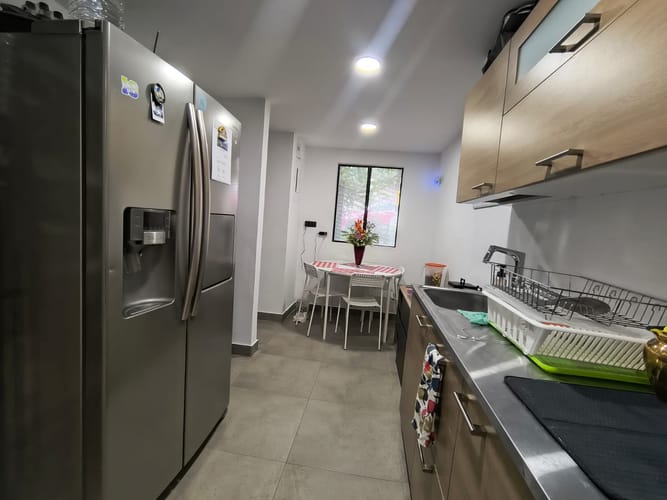 Casa de 6 alcobas en arriendo en Las Lomas, Medellín, 300 m² · foto 6 de 20