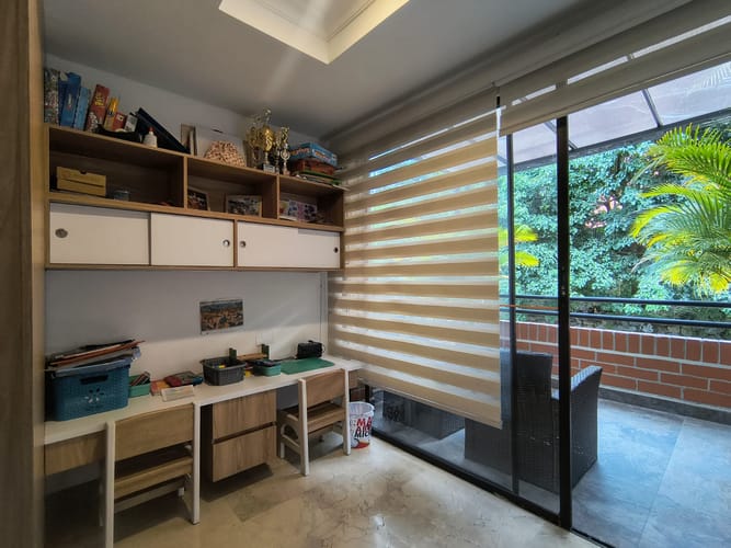 Casa de 6 alcobas en arriendo en Las Lomas, Medellín, 300 m² · foto 12 de 20