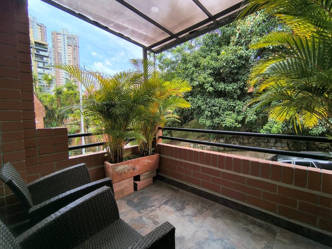 Casa de 6 alcobas en arriendo en Las Lomas, Medellín, 300 m² · foto 13 de 20
