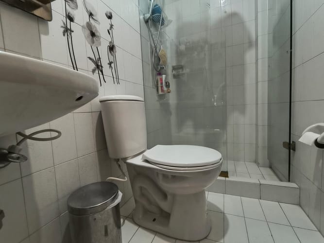 Casa de 6 alcobas en arriendo en Las Lomas, Medellín, 300 m² · foto 14 de 20