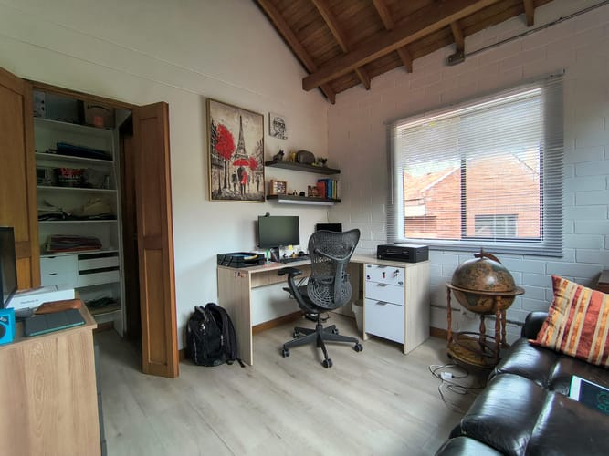 Casa de 6 alcobas en arriendo en Las Lomas, Medellín, 300 m² · foto 15 de 20