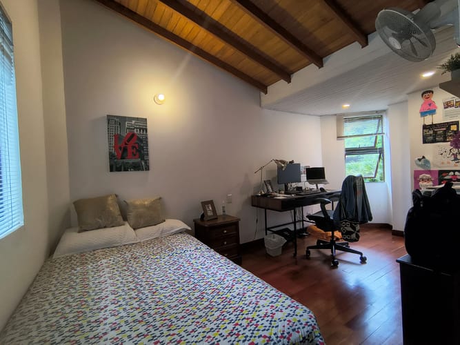 Casa de 6 alcobas en arriendo en Las Lomas, Medellín, 300 m² · foto 19 de 20