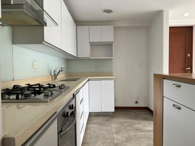 Apartamento de 2 alcobas en arriendo en Loma Benedictinos, Envigado, 76 m² · foto 5 de 14