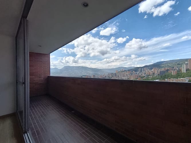 Apartamento de 2 alcobas en arriendo en El Poblado, Medellín, 78 m² · foto 2 de 12