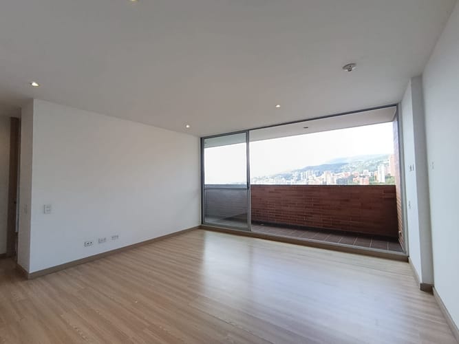 Apartamento de 2 alcobas en arriendo en El Poblado, Medellín, 78 m² · foto 3 de 12
